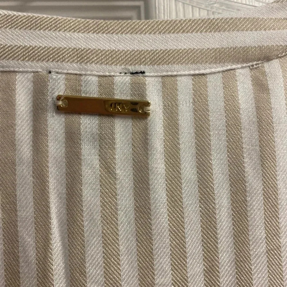 Jones New York Signature Neutral and White Top Sz. L - Picture 5 of 5